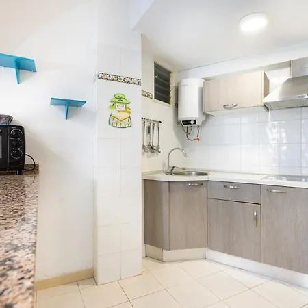 Bonito Apto Cristianos, Vistas Al Mar Y Playa Apartamento